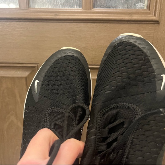 Nike Women’s Air Max 270- good used condition size 9 - Picture 8 of 9